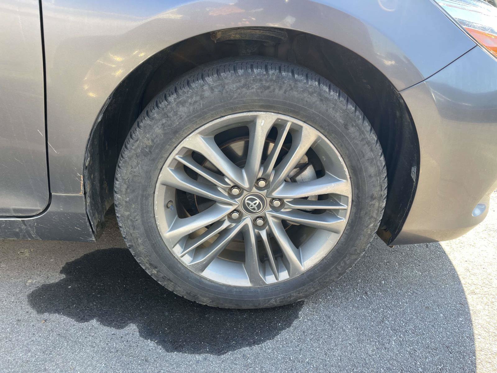 Used 2016 Toyota Camry SE FWD image 5