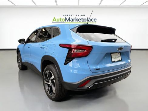 Used 2024 Chevrolet Trax RS w/ Driver Confidence Package FWD image 5