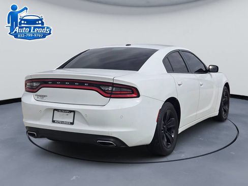 Used 2017 Dodge Charger SE w/ Popular Equipment Group image 5