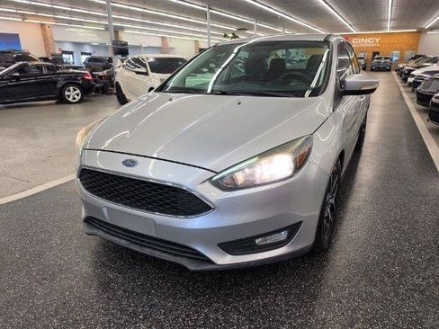 Used 2017 Ford Focus SEL FWD image 2
