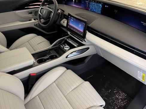 New 2026 Lincoln Nautilus Reserve AWD/4WD image 12