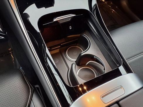 Used 2025 Mercedes-Benz GLC 300 image 7