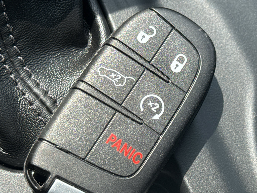 Used 2025 Dodge Durango GT w/ Blacktop Package AWD/4WD image 39