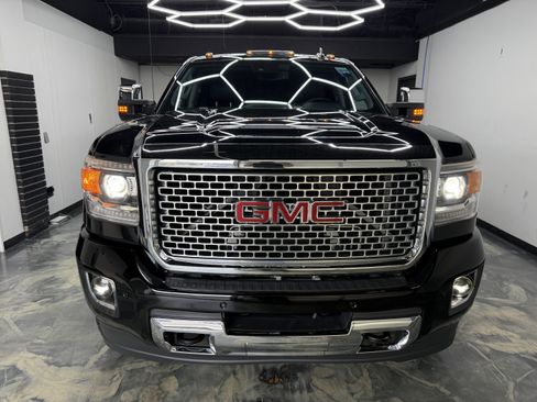 Used 2016 GMC Sierra 2500 Denali w/ Duramax Plus Package AWD/4WD image 7
