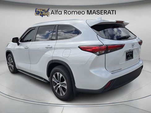 Used 2023 Toyota Highlander XLE image 7