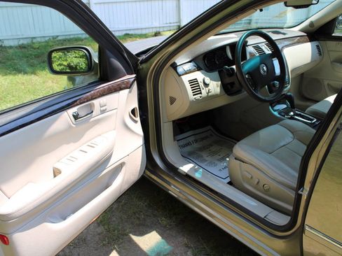 Used 2011 Cadillac DTS image 13