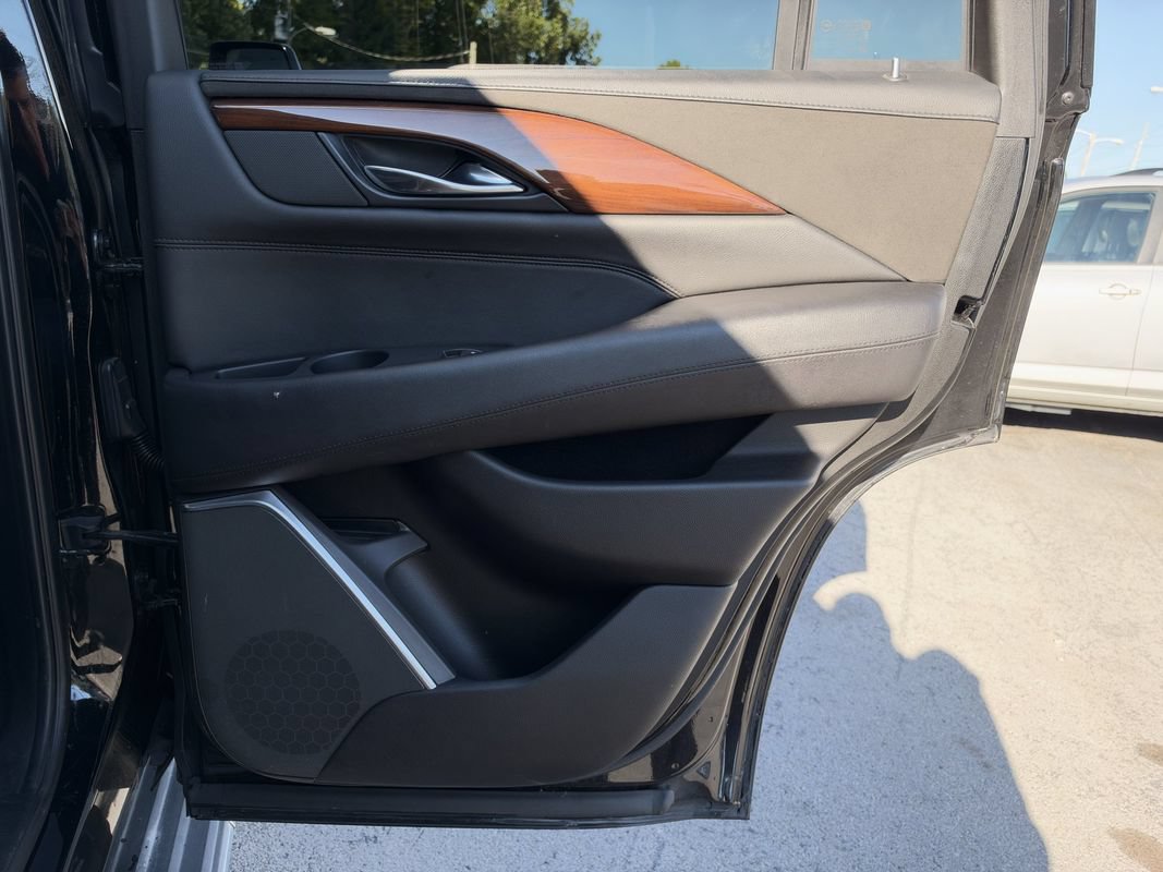 Used 2019 Cadillac Escalade Luxury AWD/4WD image 28