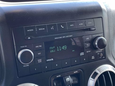 Used 2016 Jeep Wrangler Unlimited Sahara w/ Connectivity Group AWD/4WD image 29