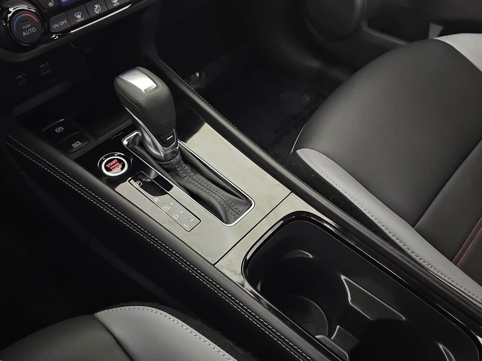 Used 2022 Nissan Kicks SR w/ Premium Package FWD image 23