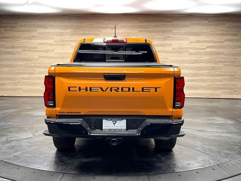 Used 2025 Chevrolet Colorado Z71 w/ Technology Package AWD/4WD image 24