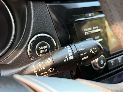 Used 2016 Nissan Rogue SV AWD/4WD image 36