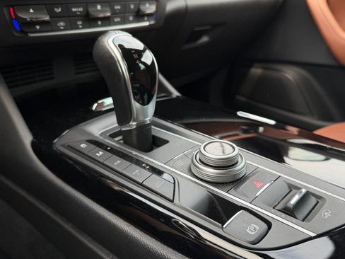 Used 2018 Maserati Levante AWD/4WD image 18