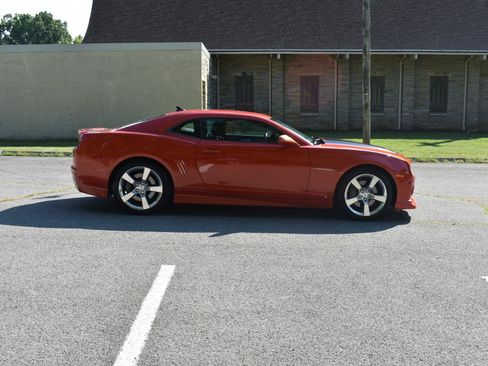 Used 2010 Chevrolet Camaro SS w/ RS Package RWD image 8