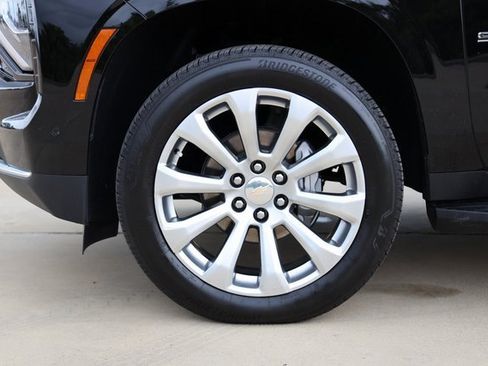 Certified 2025 Chevrolet Suburban Premier image 9