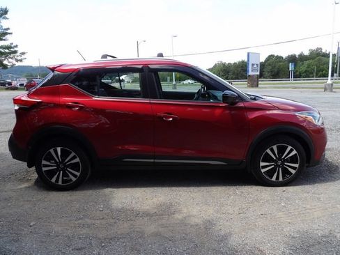 Used 2019 Nissan Kicks SR w/ SR Premium Package FWD image 5