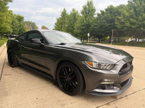 Used 2017 Ford Mustang GT Premium w/ GT Performance Package RWD image 3
