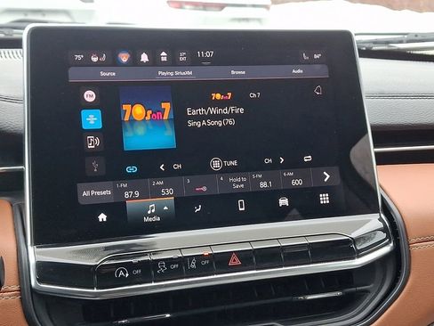 Used 2022 Jeep Compass Limited image 3