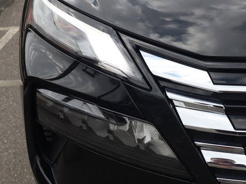 Certified 2025 Nissan Rogue SV AWD/4WD image 13