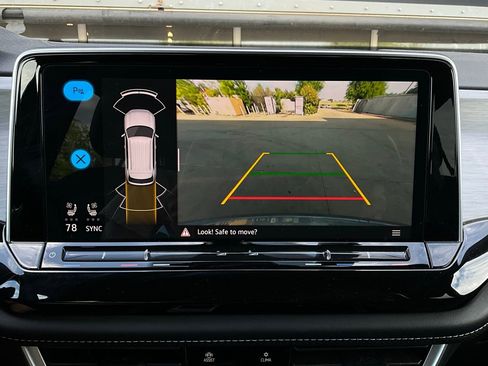 Used 2025 Volkswagen Atlas Cross Sport SE image 34