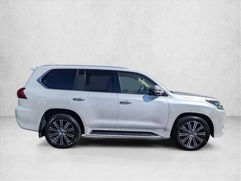 Used 2020 Lexus LX 570 4WD w/ Luxury Package image 4