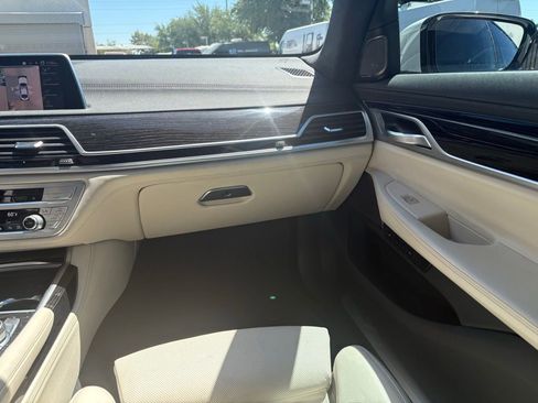 Used 2021 BMW 740i w/ M Sport Package image 7
