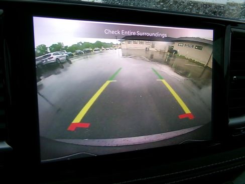 Used 2023 Chrysler Pacifica Touring-L AWD/4WD image 12