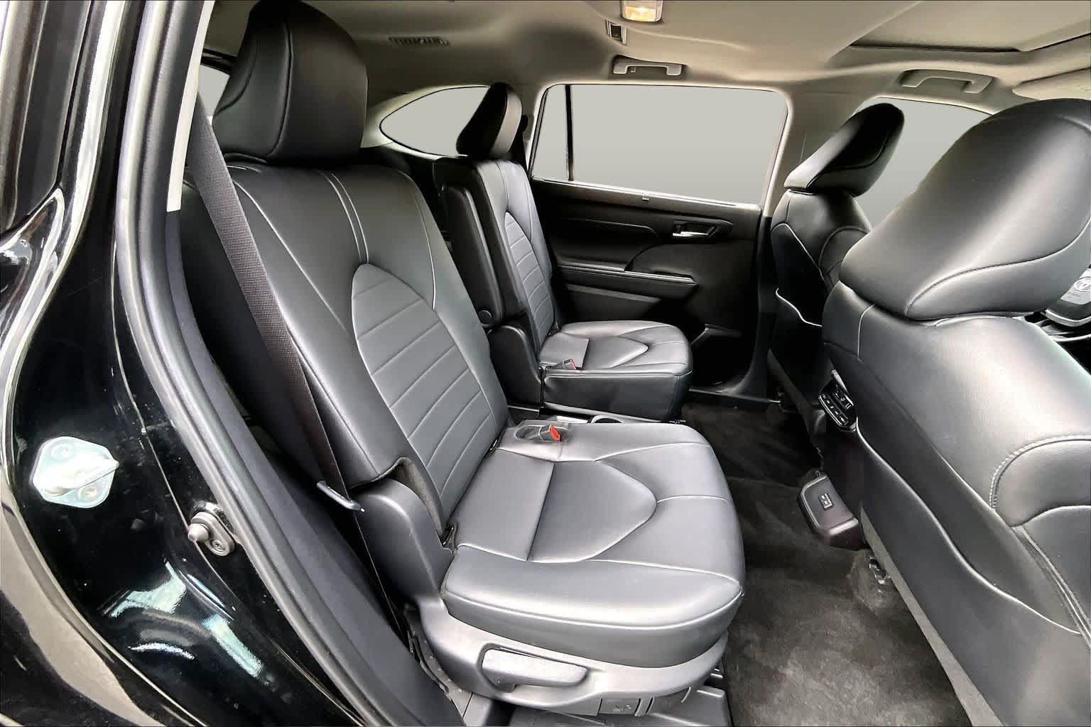 Used 2024 Toyota Highlander XLE FWD image 21