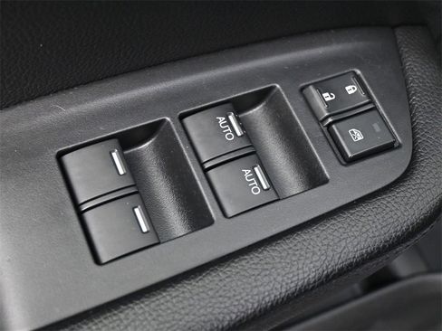 Used 2018 Honda Pilot Touring image 3