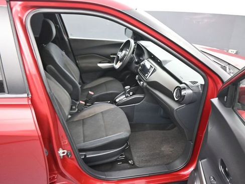Used 2018 Nissan Kicks SV image 11