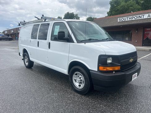 Used 2017 Chevrolet Express 2500 RWD image 3
