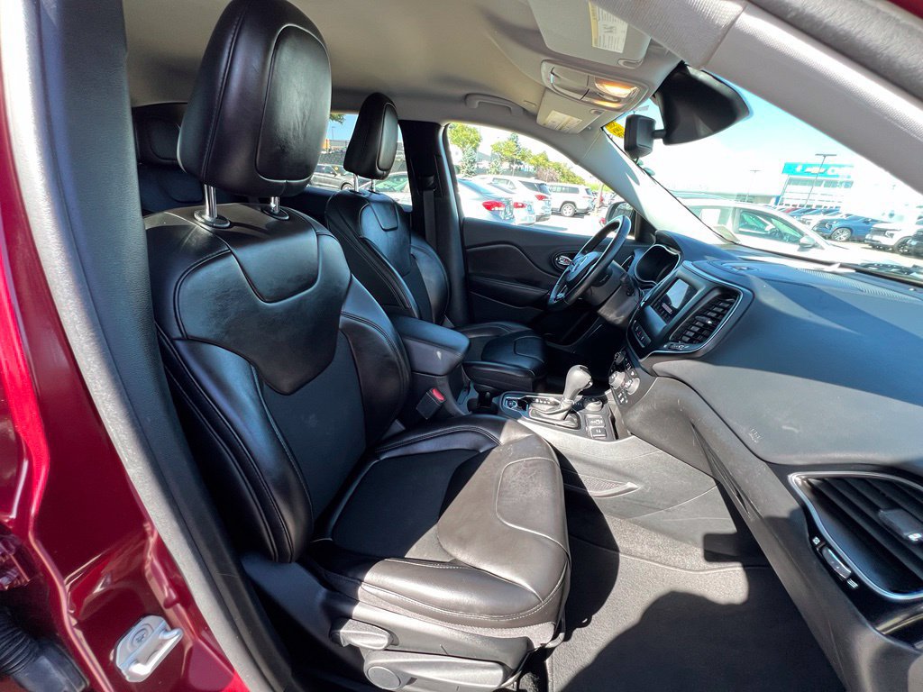 Used 2021 Jeep Cherokee Latitude Plus AWD/4WD image 28