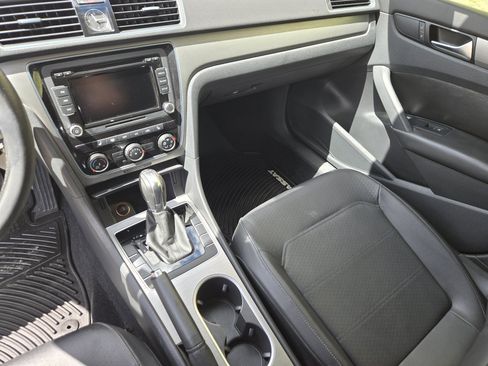 Used 2014 Volkswagen Passat TDI SE FWD image 13