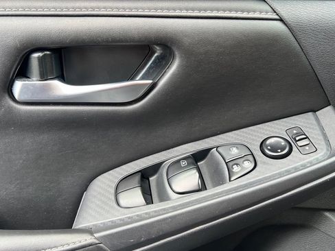 Used 2025 Nissan Sentra SV FWD image 15