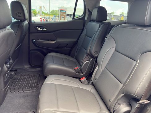 Used 2023 GMC Acadia SLT w/ Elevation Edition FWD image 16