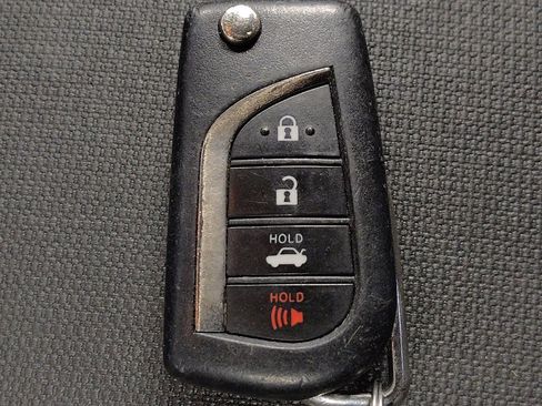 Used 2022 Toyota Corolla LE FWD image 32