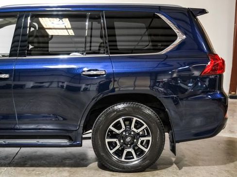 Used 2018 Lexus LX 570 4WD w/ Luxury Package image 16