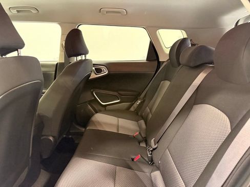 Used 2025 Kia Soul LX w/ LX Technology Package FWD image 21