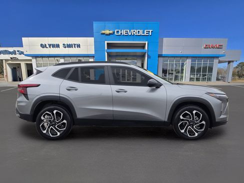 Used 2025 Chevrolet Trax RS w/ Driver Confidence Package FWD image 6