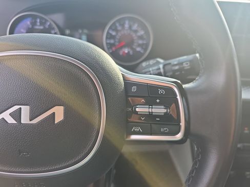 Used 2023 Kia Carnival LX FWD image 24