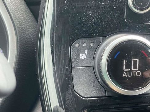 Used 2020 Toyota Highlander XLE FWD image 28