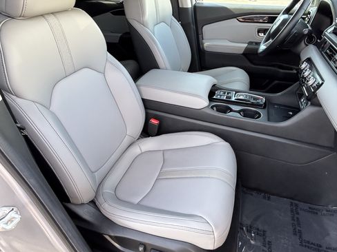 Certified 2025 Honda Pilot EX-L image 10