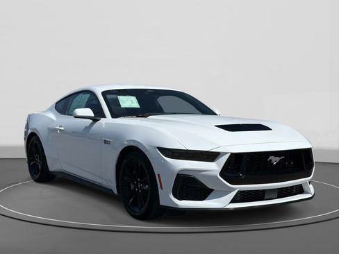 Used 2025 Ford Mustang GT RWD image 3
