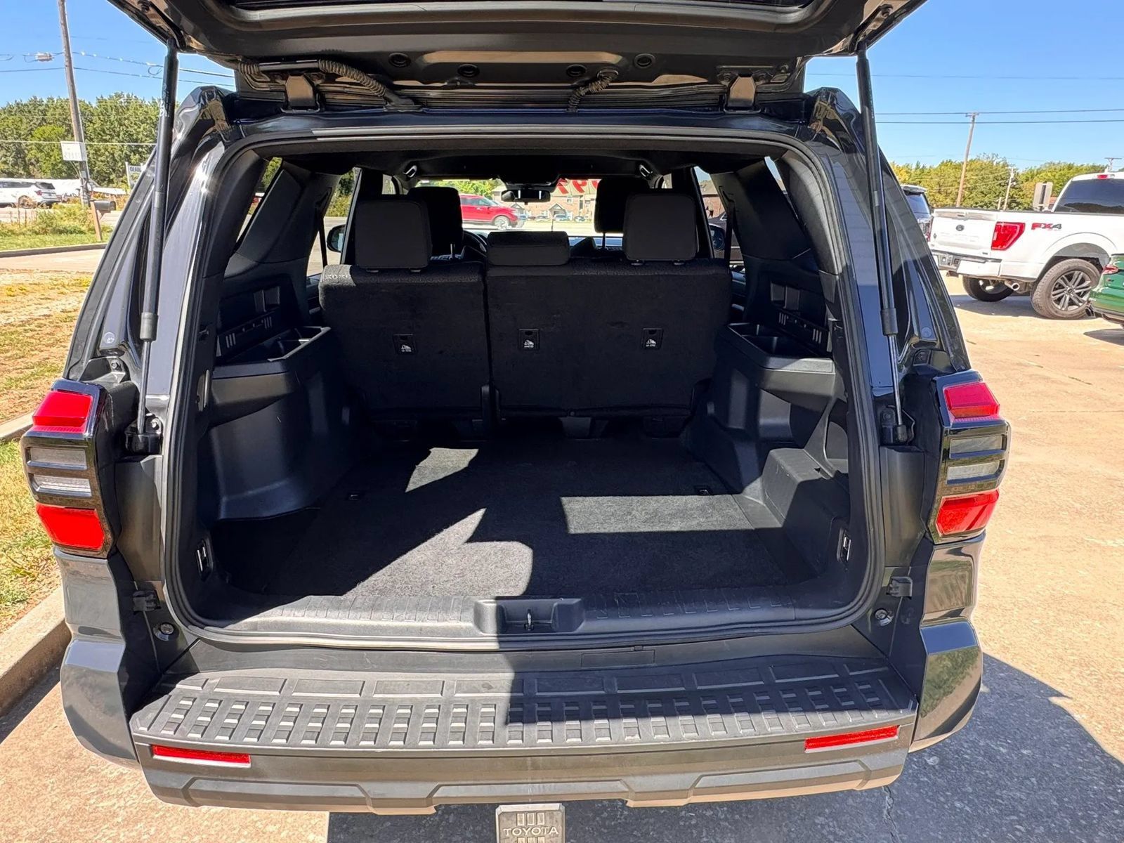 Used 2025 Toyota 4Runner SR5 AWD/4WD image 13