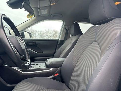 Used 2021 Toyota Highlander LE image 8