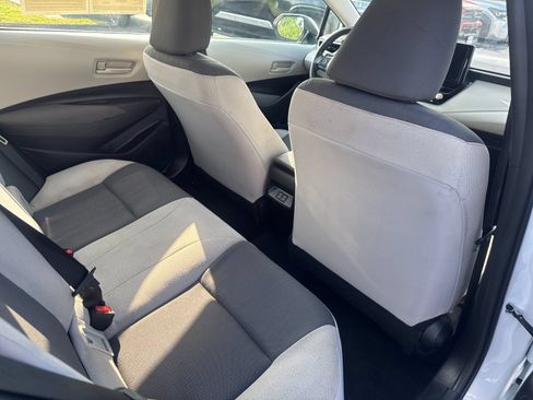 Used 2025 Toyota Corolla LE FWD image 28