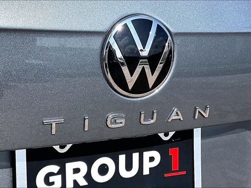 Used 2023 Volkswagen Tiguan SE w/ Panoramic Sunroof Package FWD image 29