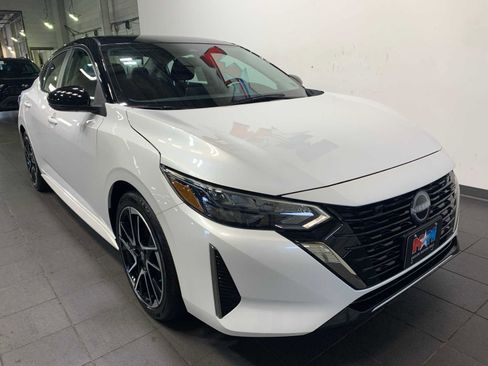 Used 2024 Nissan Sentra SR image 2