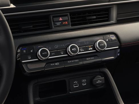 Used 2025 Honda Pilot Black Edition image 15