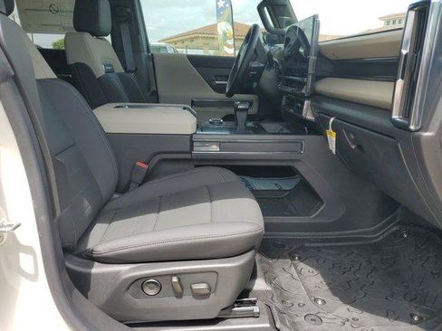 New 2026 GMC Hummer EV SUV w/ LPO, Roof Cross Rail Package AWD/4WD image 10