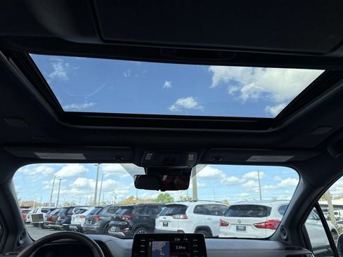 Used 2021 Toyota Sienna Platinum image 21